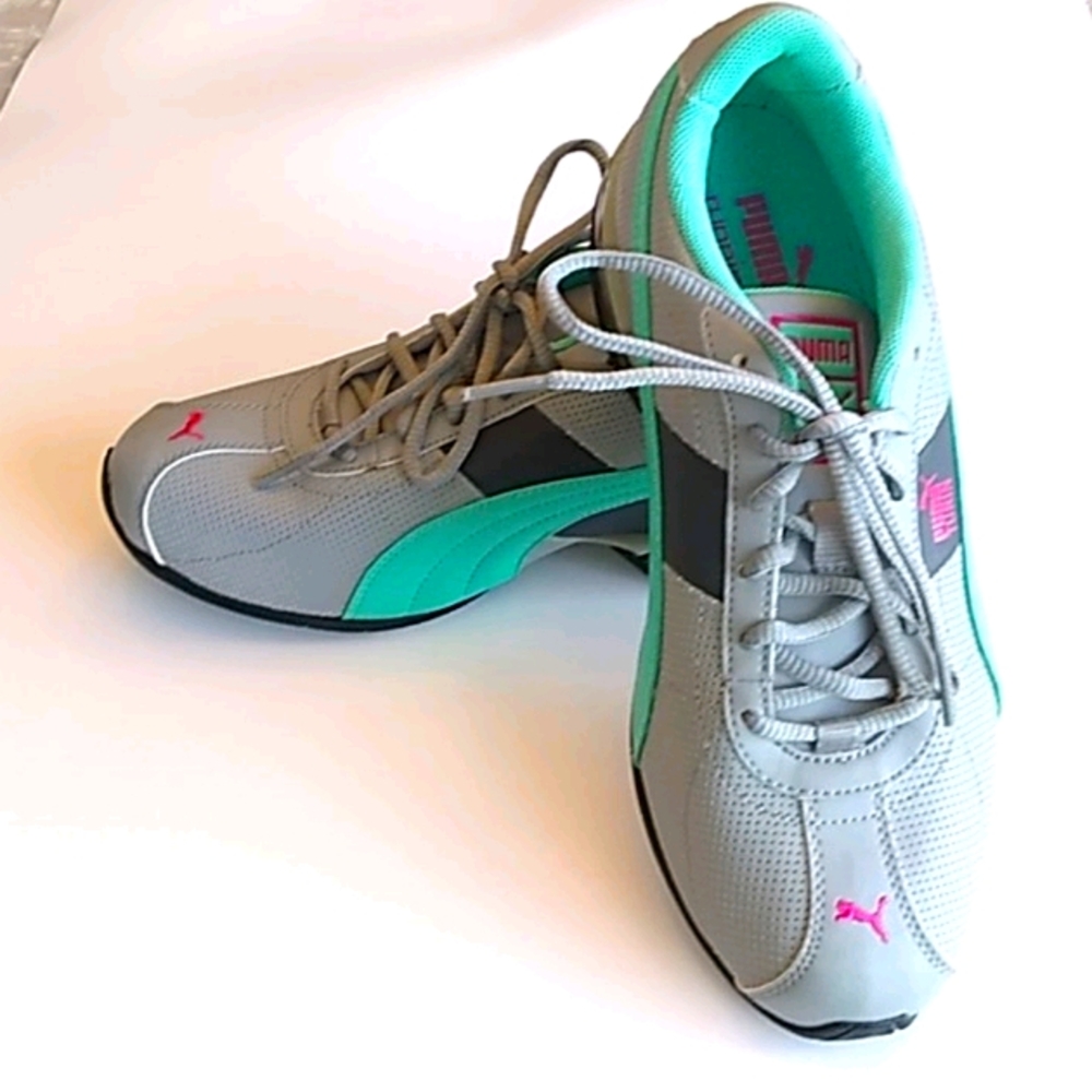 LIKE NEW Puma Turn running shoes.